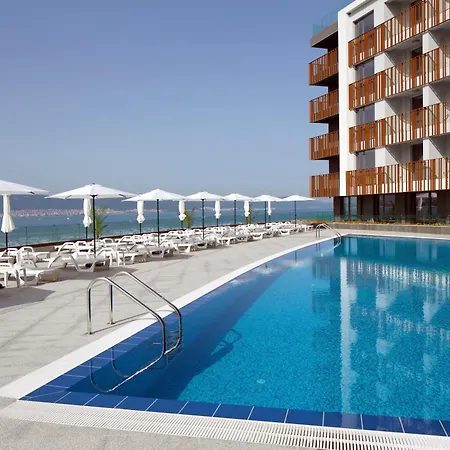 מלון דירות Paradiso Dreams Hotel, נסבר