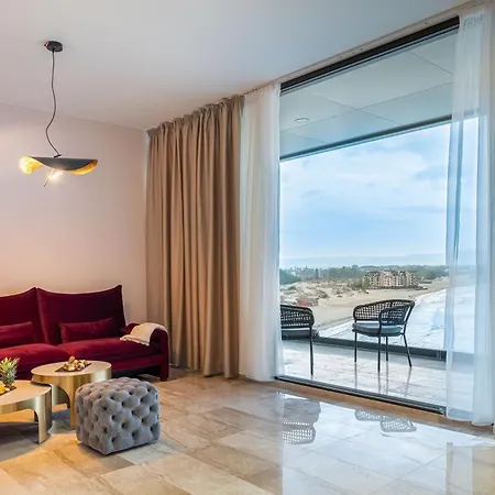 Paradiso Dreams Hotel, 네세부르