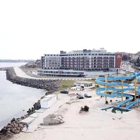 Paradiso Dreams Hotel, 네세부르