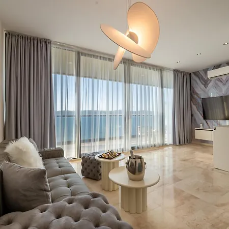 Paradiso Dreams Hotel, 네세부르